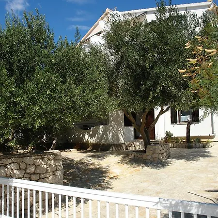 Apartment Besedic *