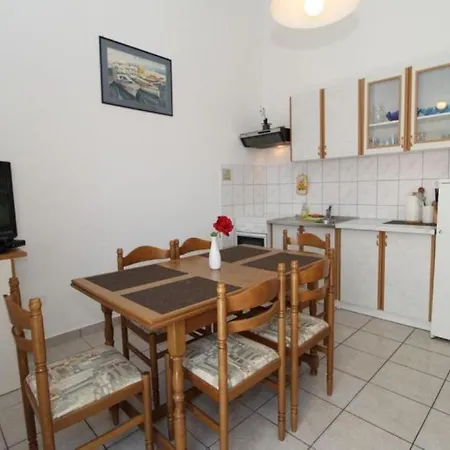 Apartment Besedic *