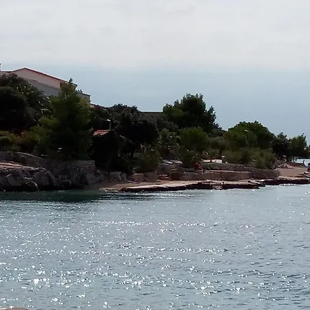 アパート Besedic マンドレ